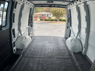 2022 Chevrolet Express 2500 Work Van Cargo