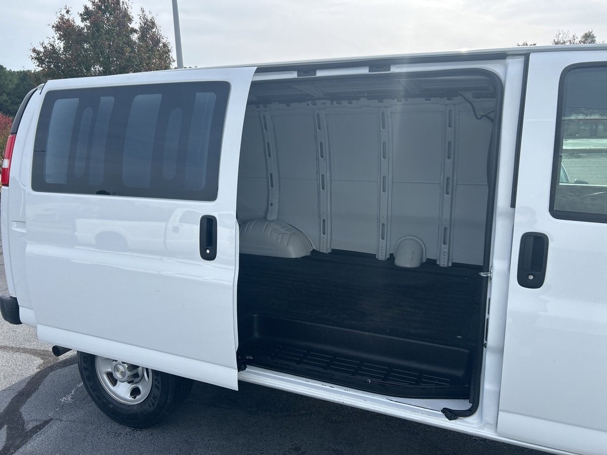 2022 Chevrolet Express 2500 Work Van Cargo