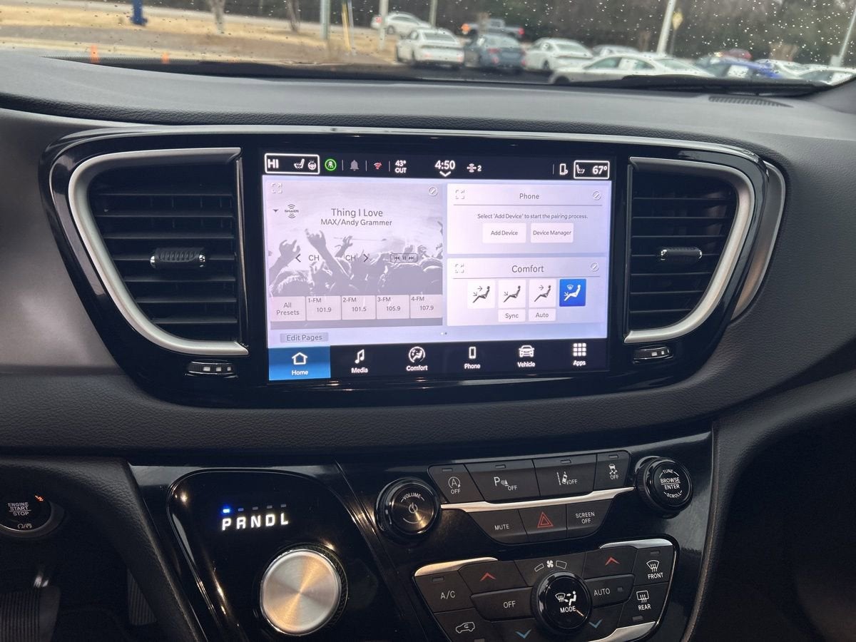 2025 Chrysler Pacifica Select