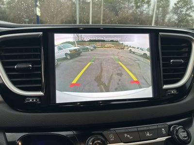 2025 Chrysler Pacifica Select