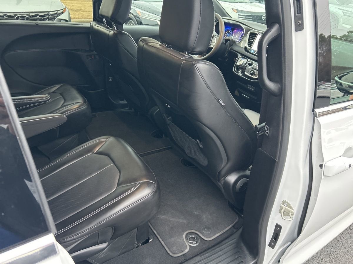 2025 Chrysler Pacifica Select