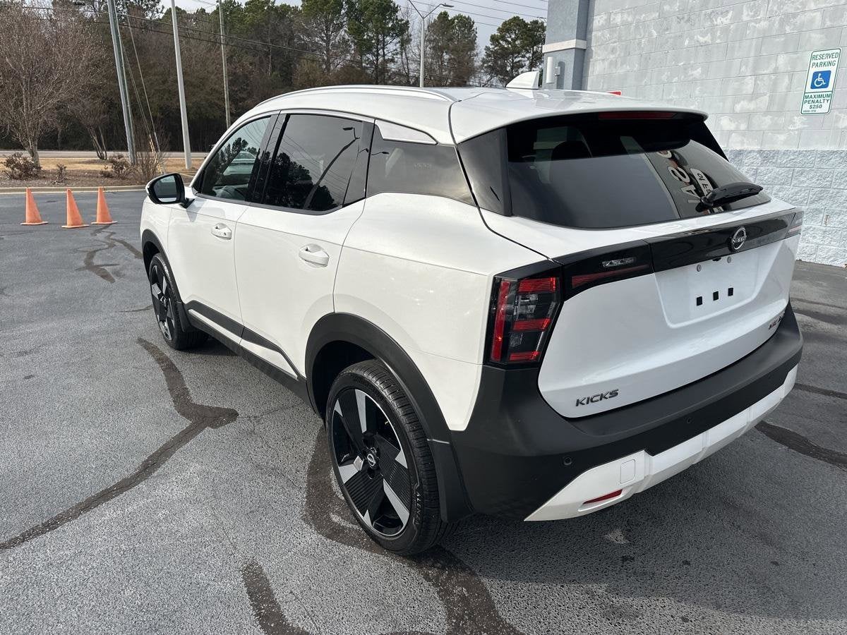 2025 Nissan Kicks SR