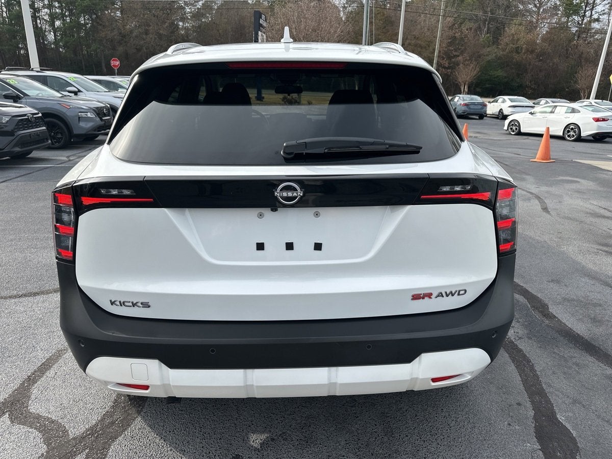 2025 Nissan Kicks SR