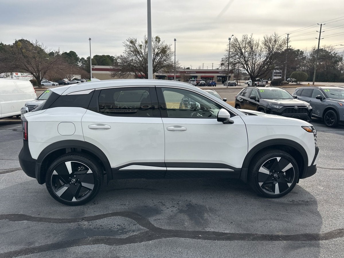 2025 Nissan Kicks SR