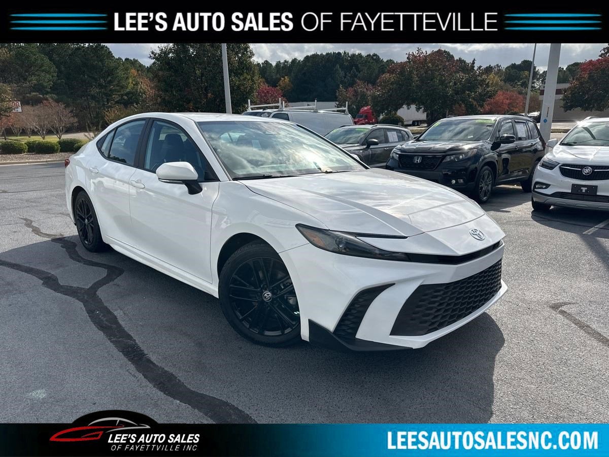 2025 Toyota Camry SE