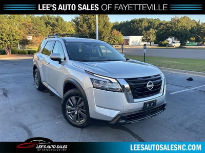 2022 Nissan Pathfinder SV