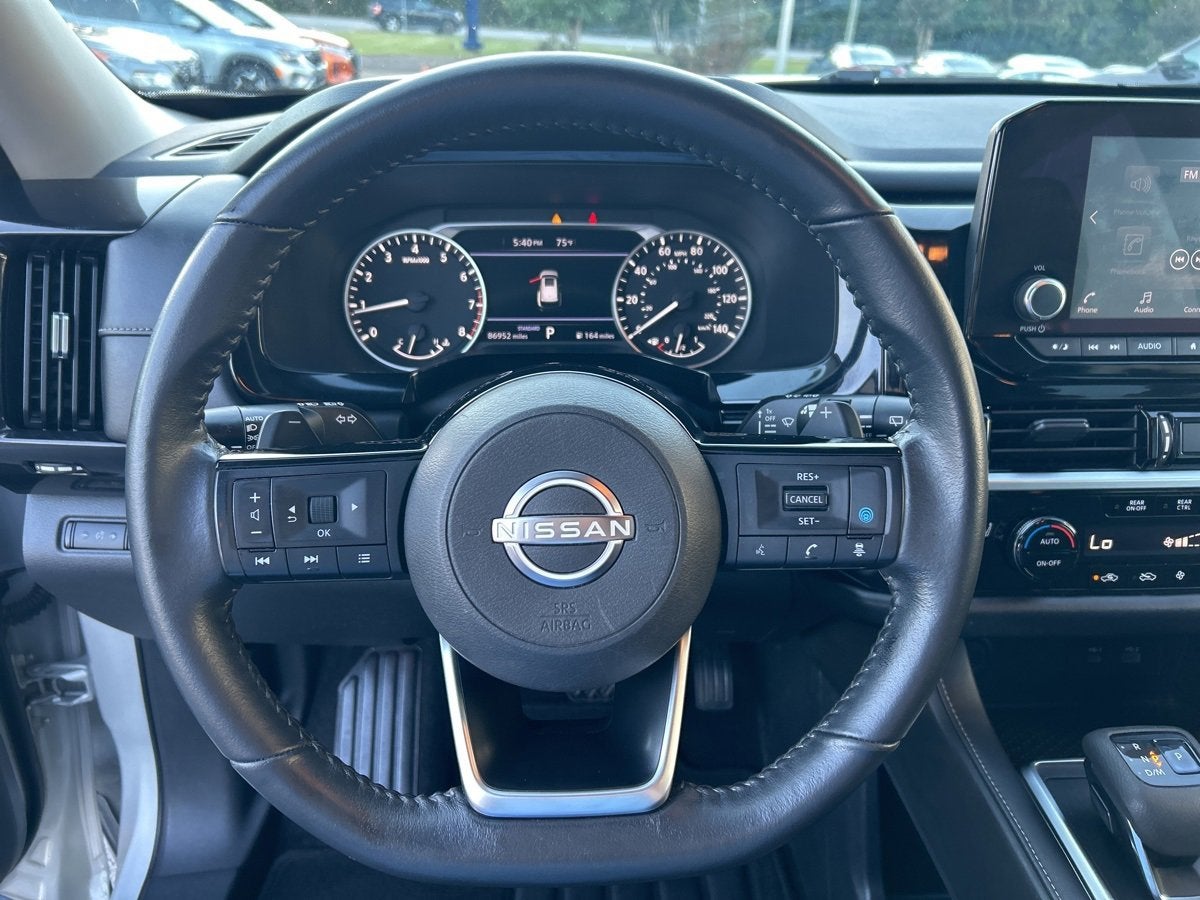 2022 Nissan Pathfinder SV