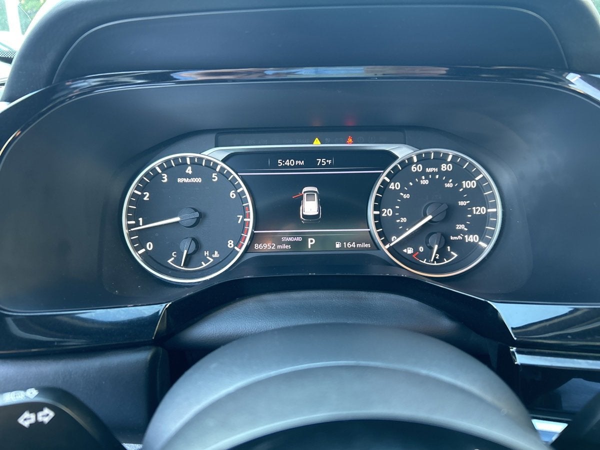 2022 Nissan Pathfinder SV