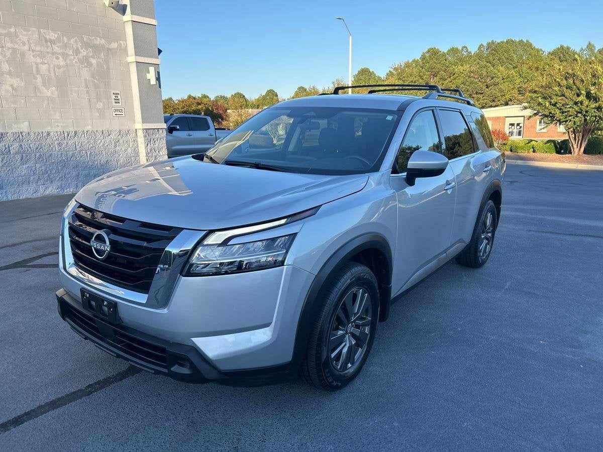 2022 Nissan Pathfinder SV