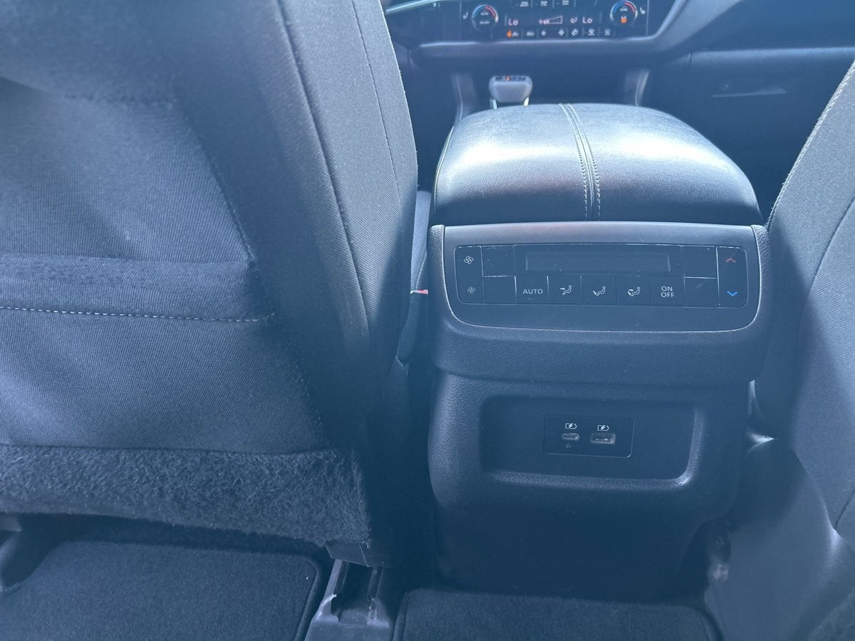 2022 Nissan Pathfinder SV