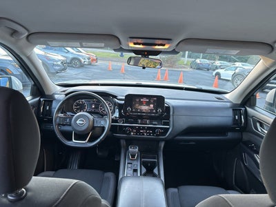 2022 Nissan Pathfinder SV