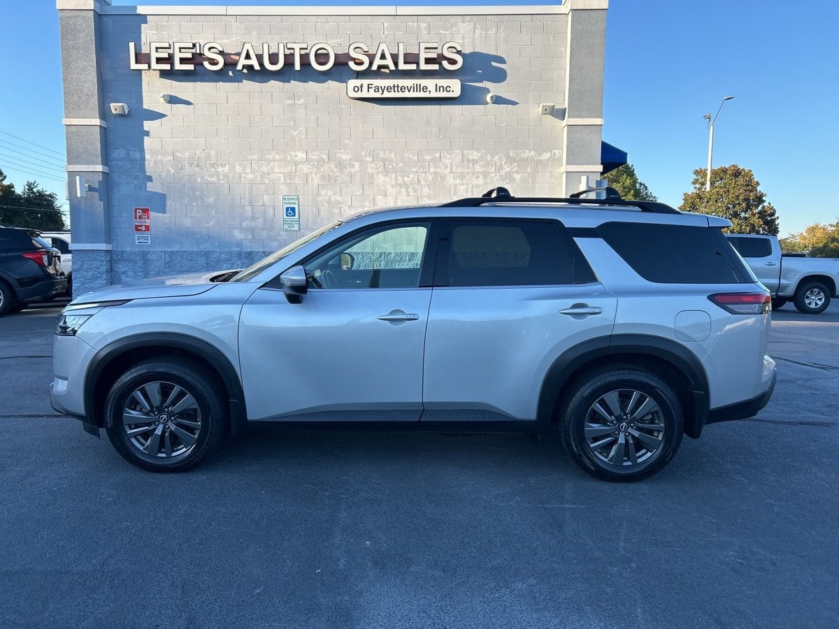 2022 Nissan Pathfinder SV