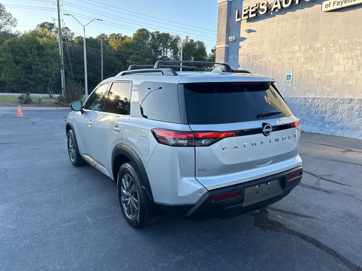 2022 Nissan Pathfinder SV