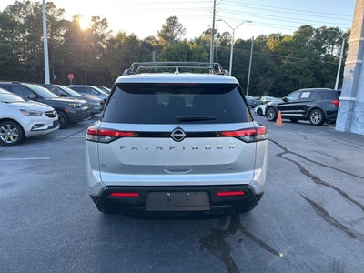 2022 Nissan Pathfinder SV