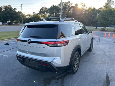 2022 Nissan Pathfinder SV