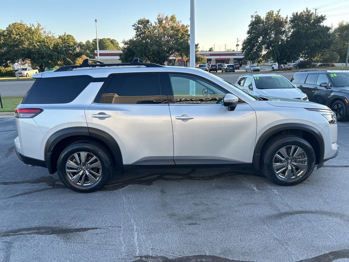 2022 Nissan Pathfinder SV