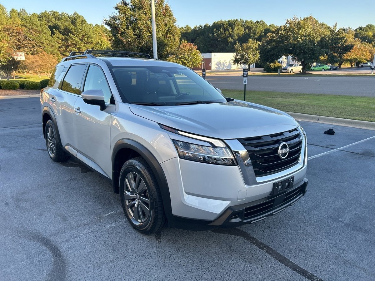2022 Nissan Pathfinder SV