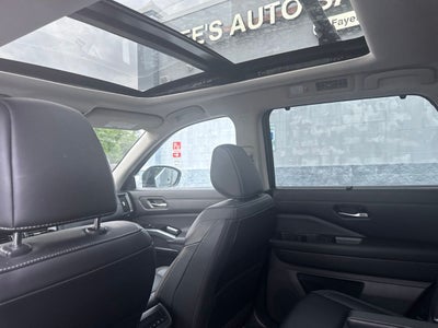 2023 Nissan Pathfinder SL