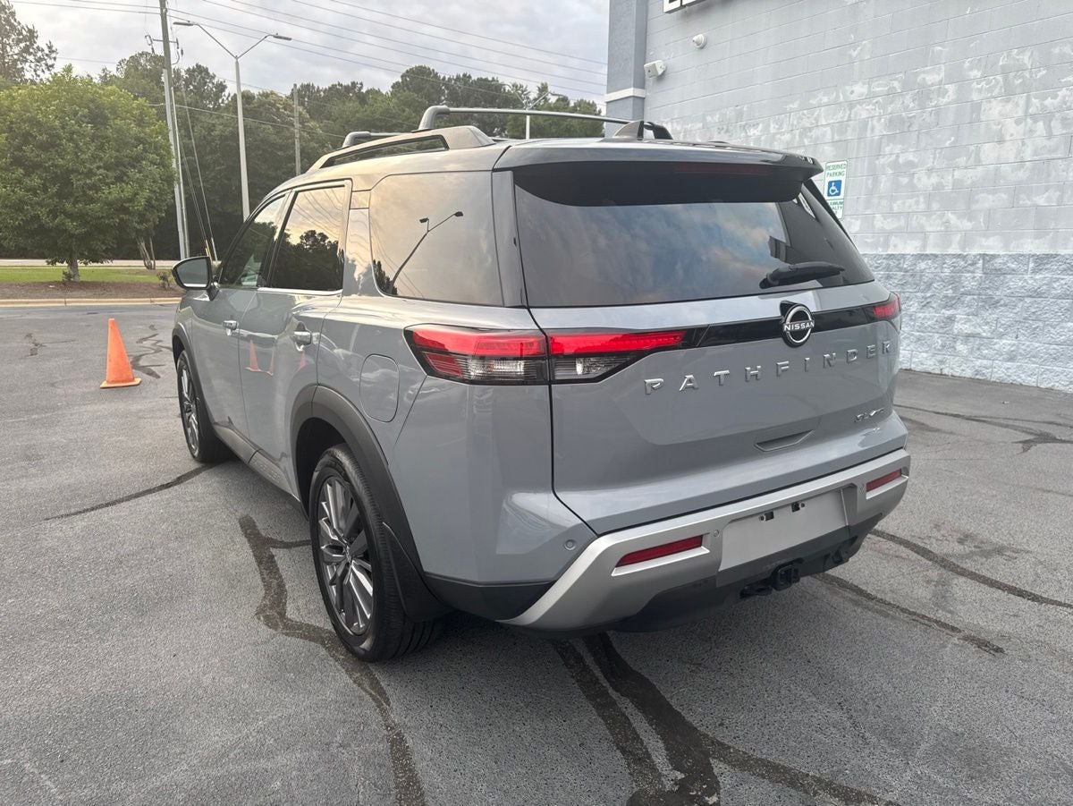 2023 Nissan Pathfinder SL