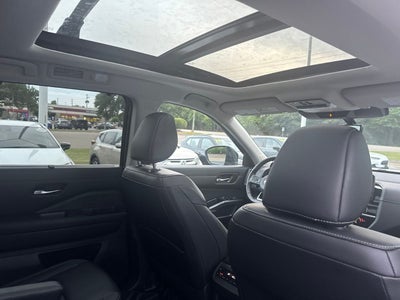 2023 Nissan Pathfinder SL