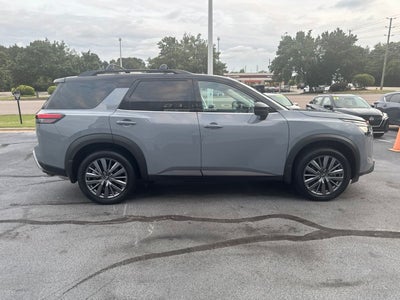 2023 Nissan Pathfinder SL
