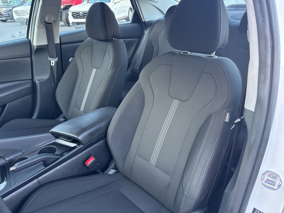 2023 Hyundai Elantra SE