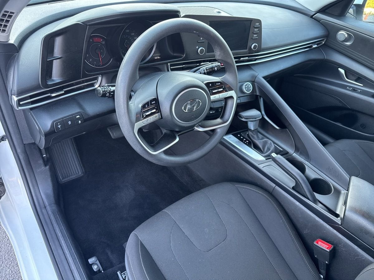 2023 Hyundai Elantra SE