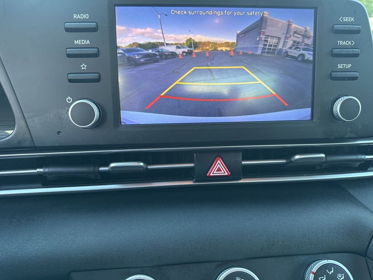 2023 Hyundai Elantra SE