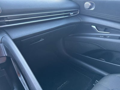 2023 Hyundai Elantra SE