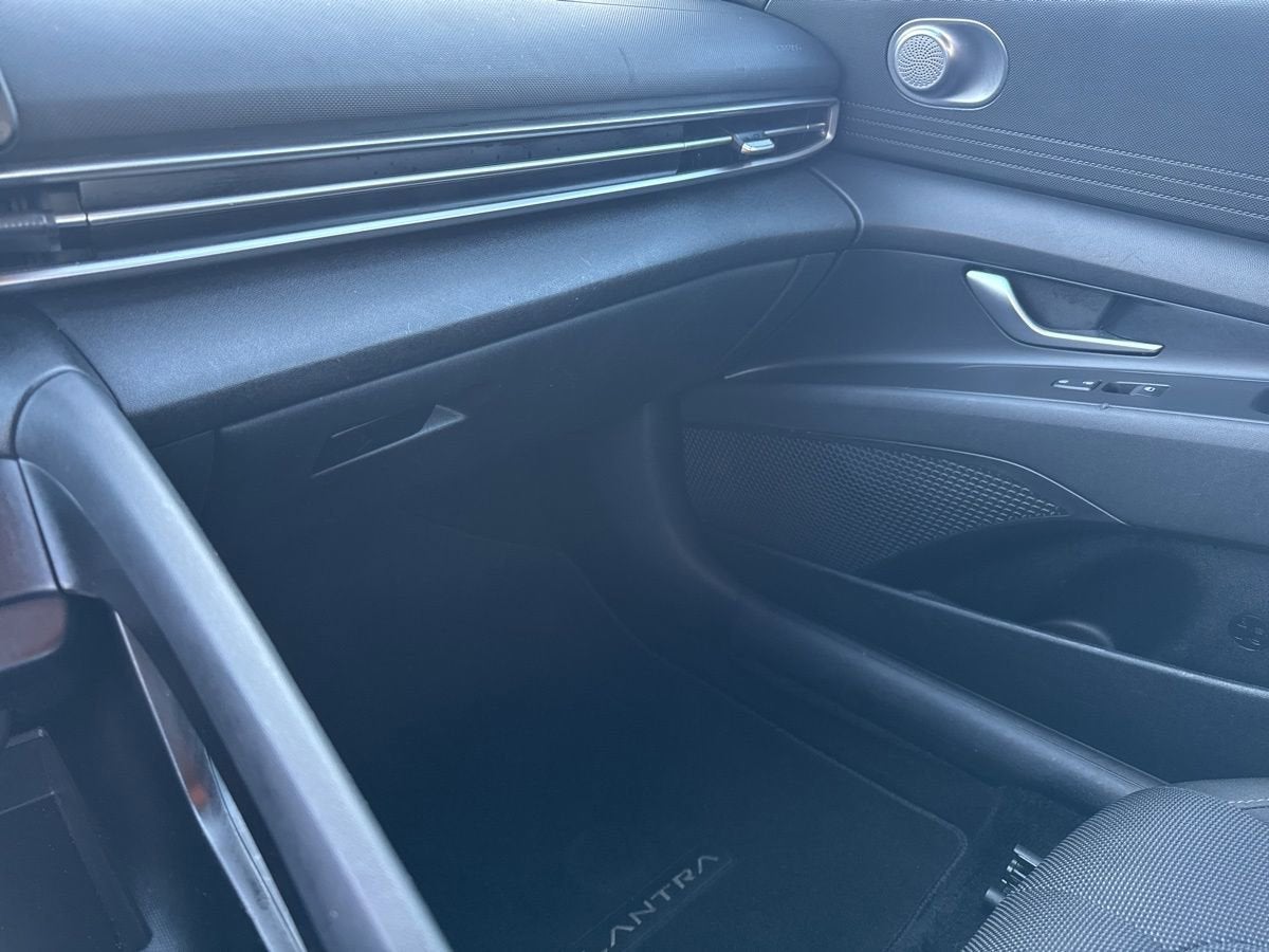 2023 Hyundai Elantra SE
