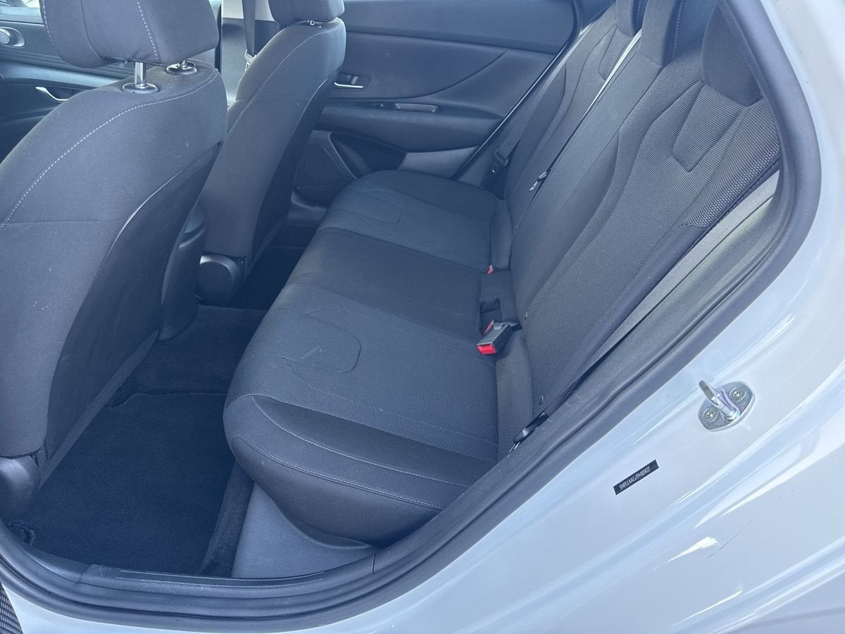 2023 Hyundai Elantra SE