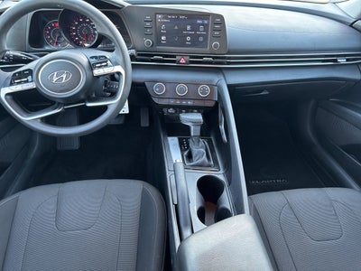 2023 Hyundai Elantra SE