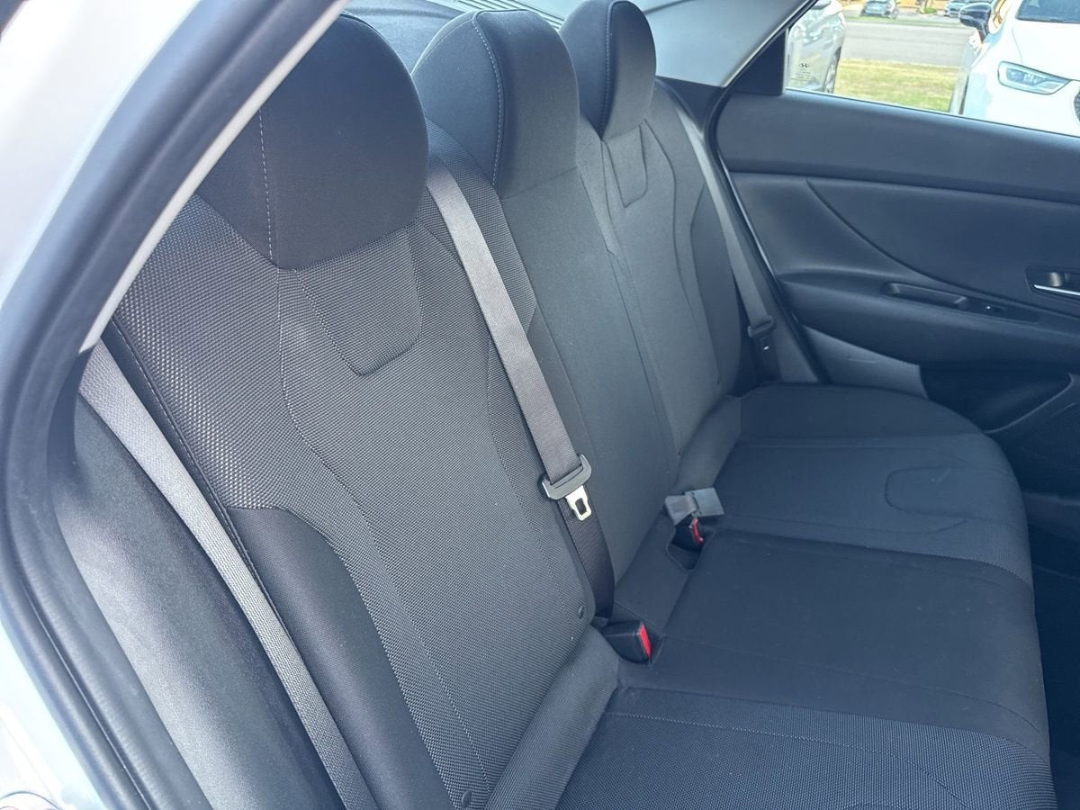 2023 Hyundai Elantra SE
