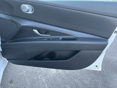 2023 Hyundai Elantra SE