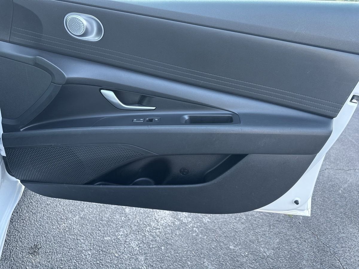 2023 Hyundai Elantra SE