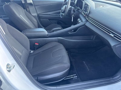 2023 Hyundai Elantra SE