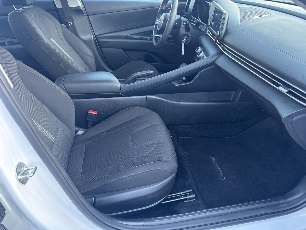 2023 Hyundai Elantra SE