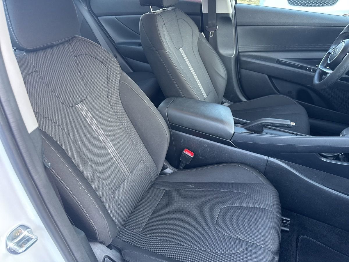 2023 Hyundai Elantra SE