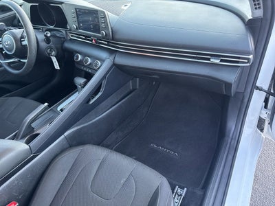 2023 Hyundai Elantra SE
