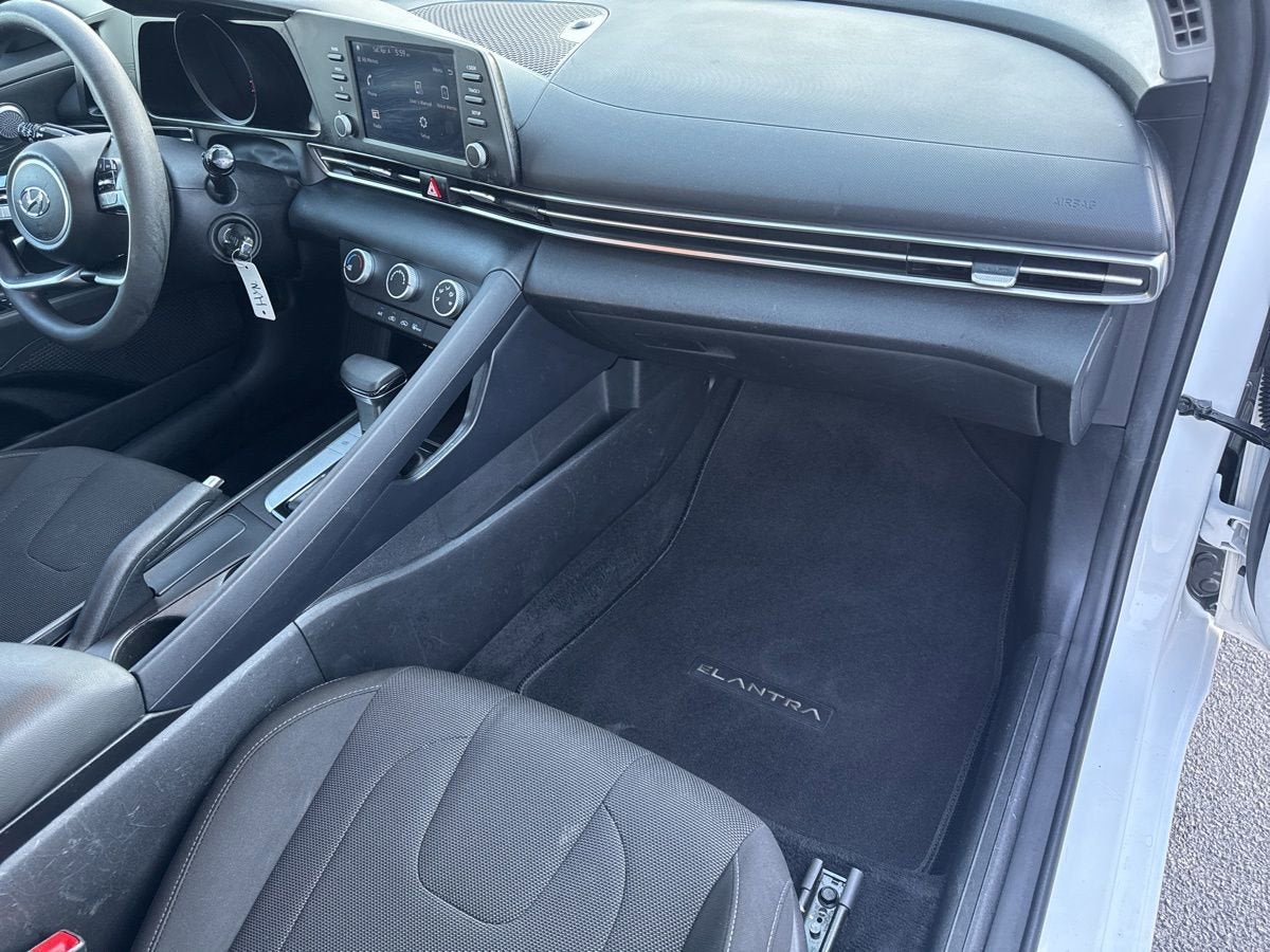 2023 Hyundai Elantra SE