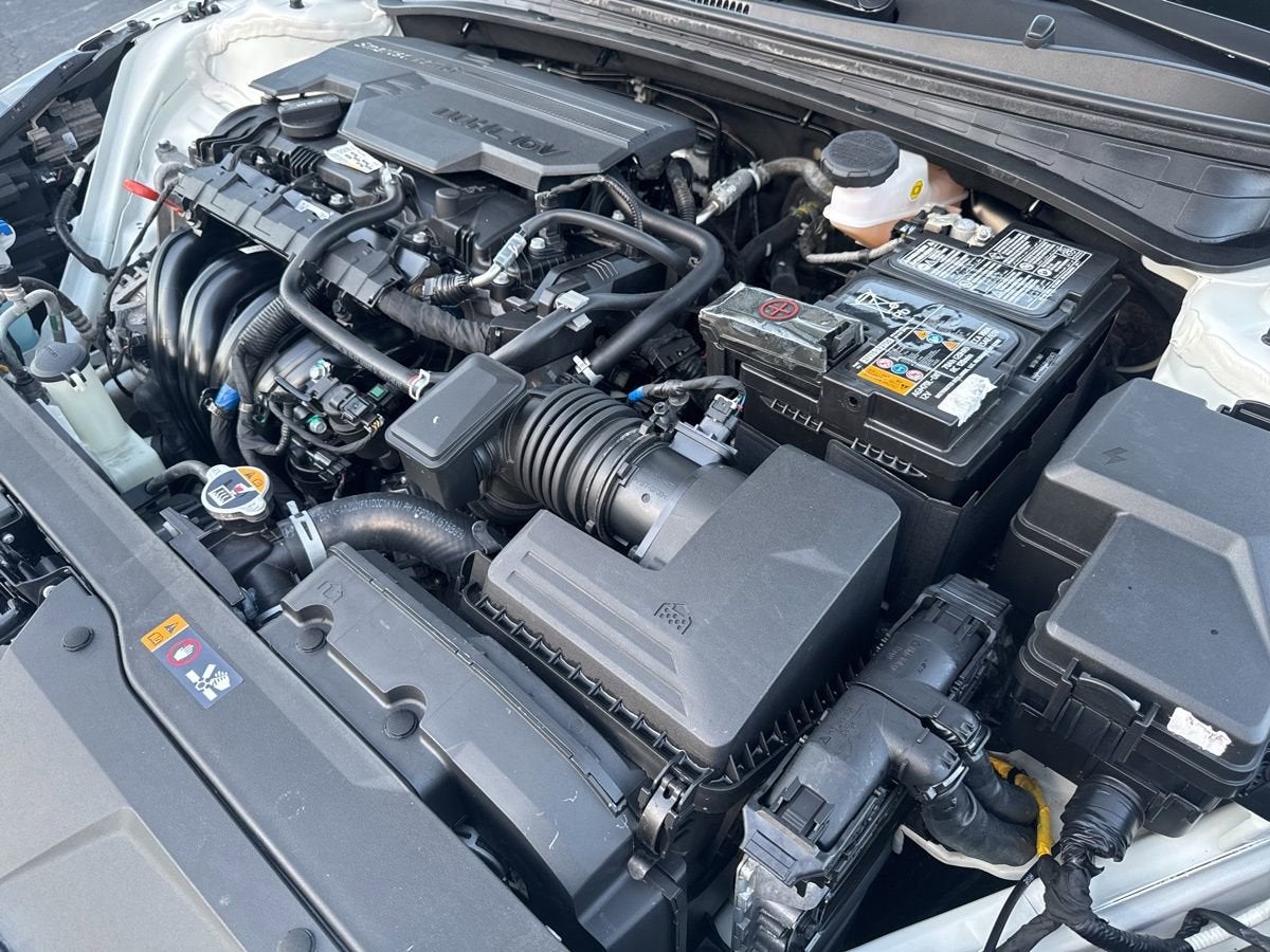 2023 Hyundai Elantra SE
