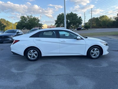 2023 Hyundai Elantra SE