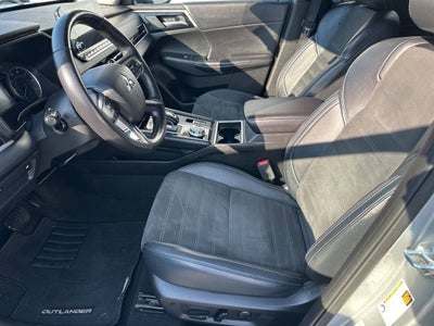 2024 Mitsubishi Outlander SE